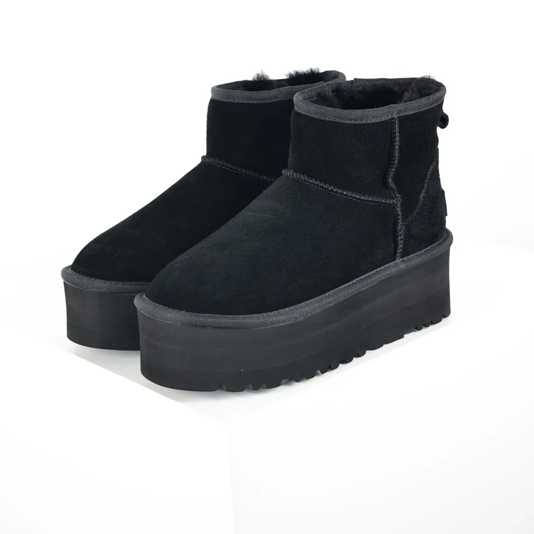 Pick up locally 💰580 Core recommended good price It is a very suitable choice for home furnishings. In the new year, uug launched a series of styles, which are partial to the preferences of young consumers and have also moved to the forefront of fashion trends. Shoe body material: water-repellent coated suede upper, 17 mm UGGPURE™ implantable wool insole, lightweight non-slip and comfortable rubber outsole, with brand LOGO and trademark, with full packaging Size: 35 36 37 38 39 40